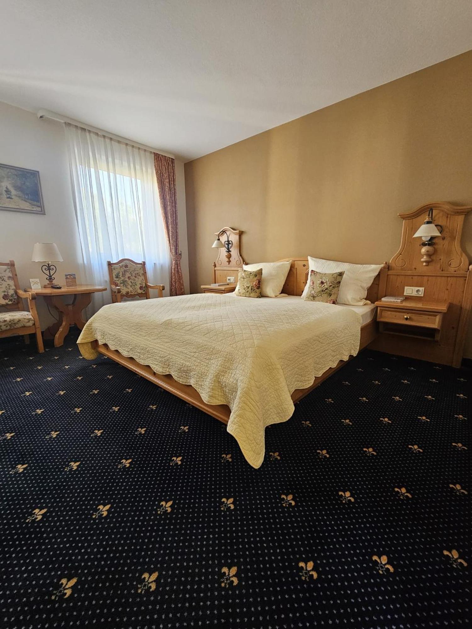 Hotel Ruedesheimer Hof Рюдесхайм-на-Рейне Экстерьер фото