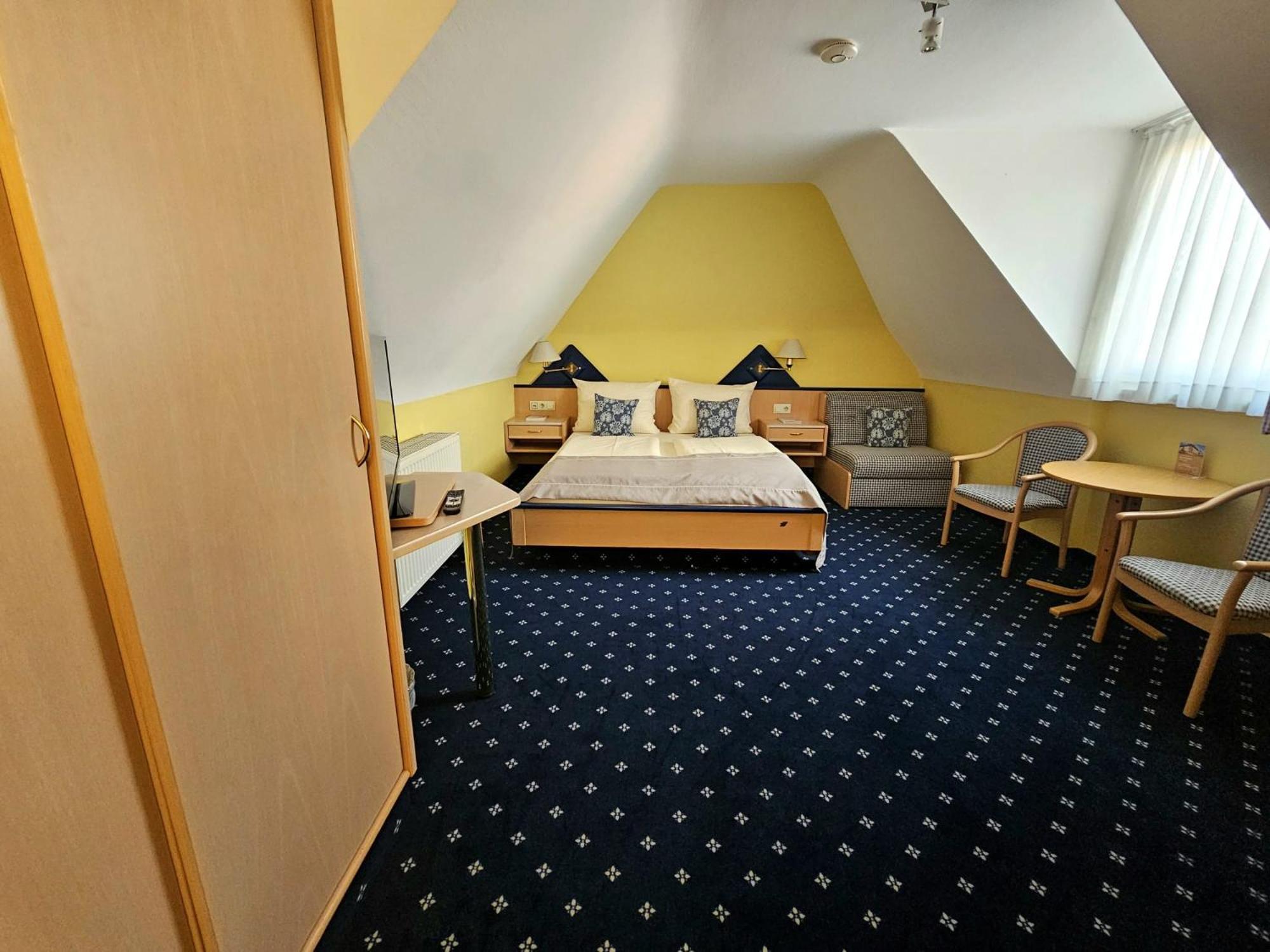 Hotel Ruedesheimer Hof Рюдесхайм-на-Рейне Экстерьер фото