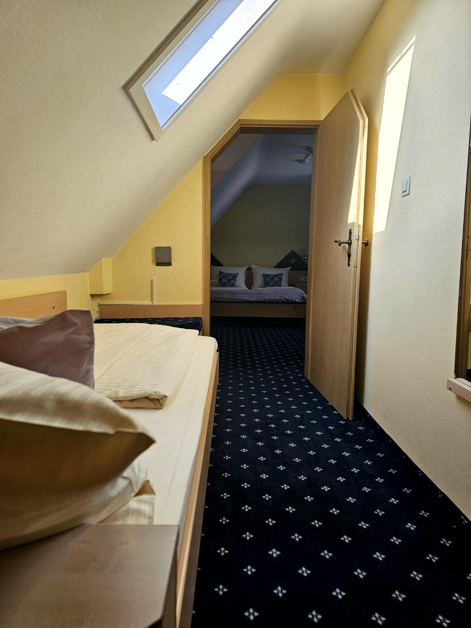 Hotel Ruedesheimer Hof Рюдесхайм-на-Рейне Экстерьер фото