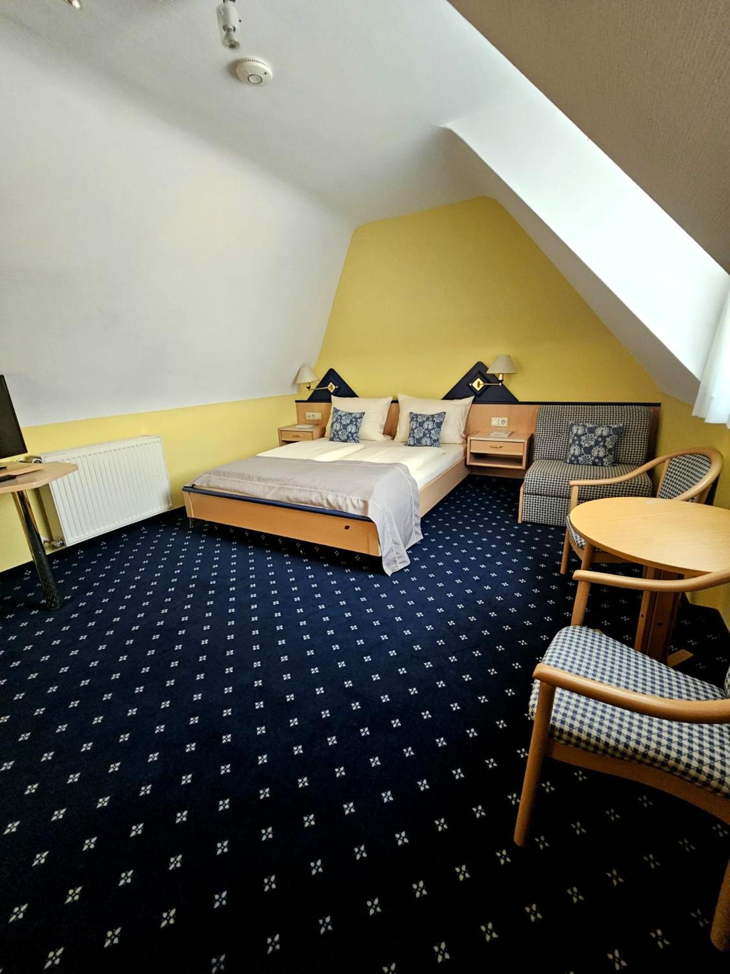 Hotel Ruedesheimer Hof Рюдесхайм-на-Рейне Экстерьер фото