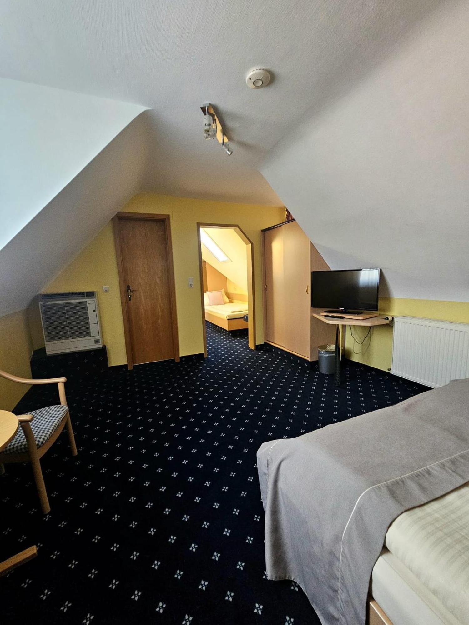 Hotel Ruedesheimer Hof Рюдесхайм-на-Рейне Экстерьер фото