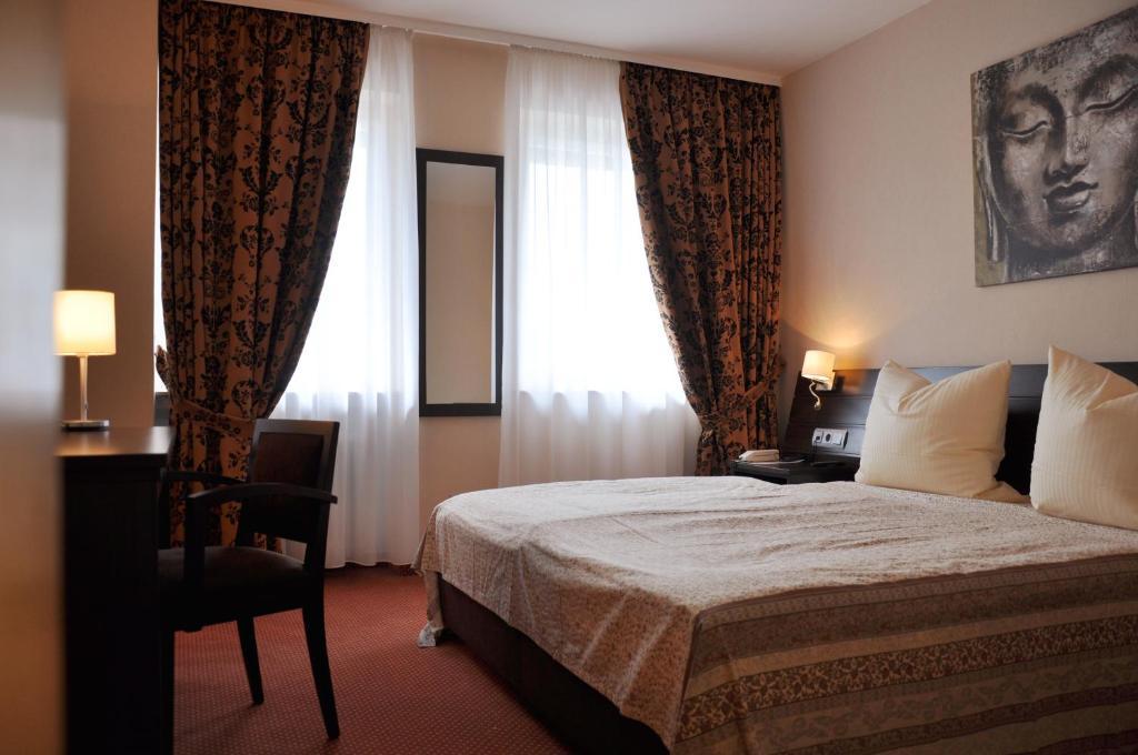 Hotel Ruedesheimer Hof Рюдесхайм-на-Рейне Экстерьер фото